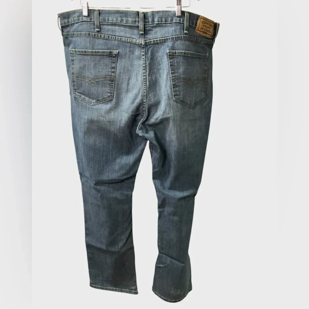 Levi’s Signature Gold Men’s Straight Leg Jeans Medium Wash 44x32